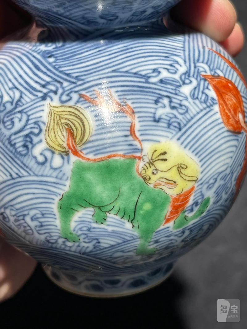 清晚期 青花五彩海兽纹葫芦瓶一对 - 图6